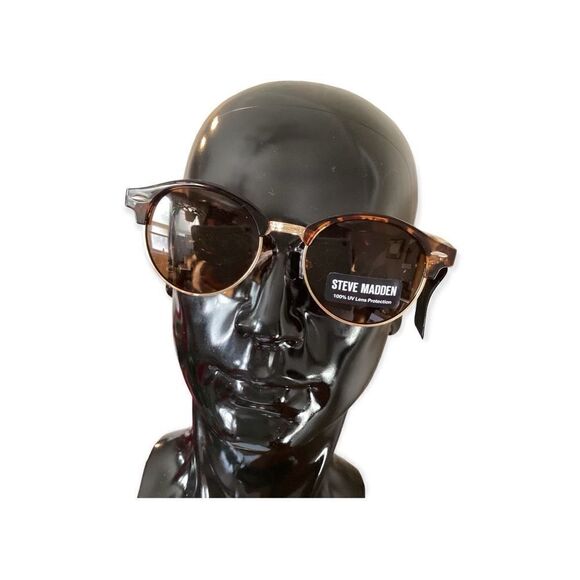 Steve Madden Sunglasses  - Picture 1 of 4